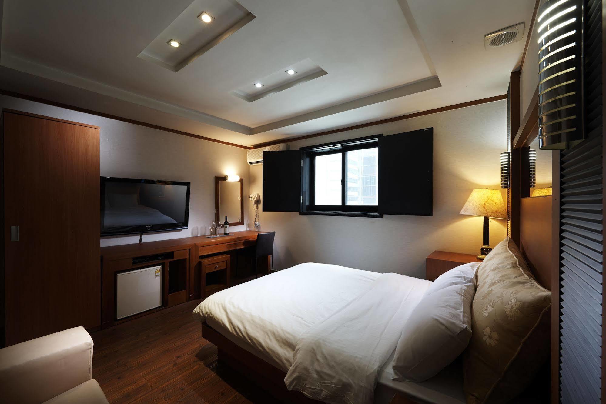 Hotel Noblesse, Yeoksam โซล ภายนอก รูปภาพ