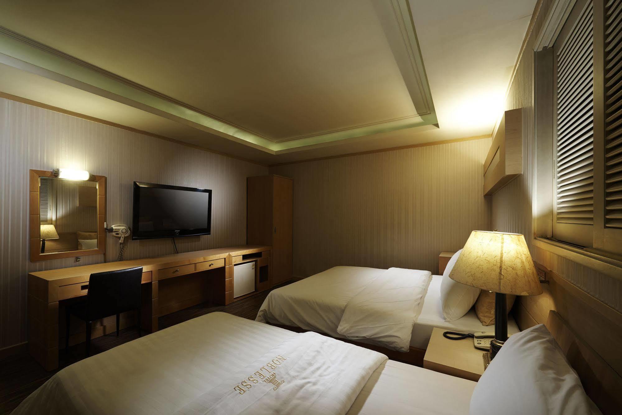 Hotel Noblesse, Yeoksam โซล ภายนอก รูปภาพ