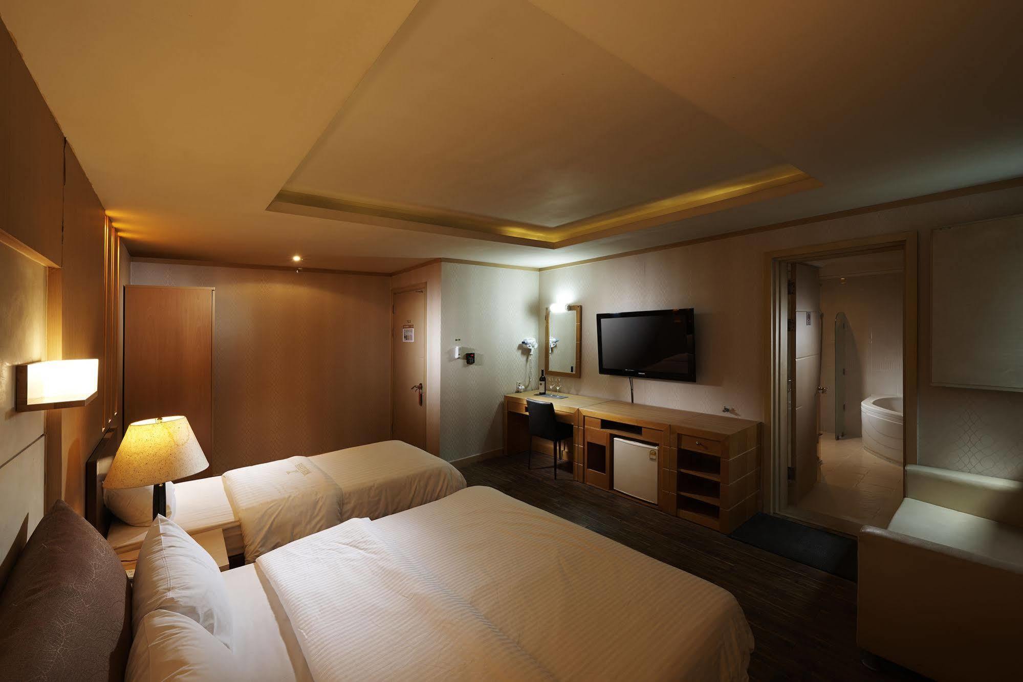 Hotel Noblesse, Yeoksam โซล ภายนอก รูปภาพ