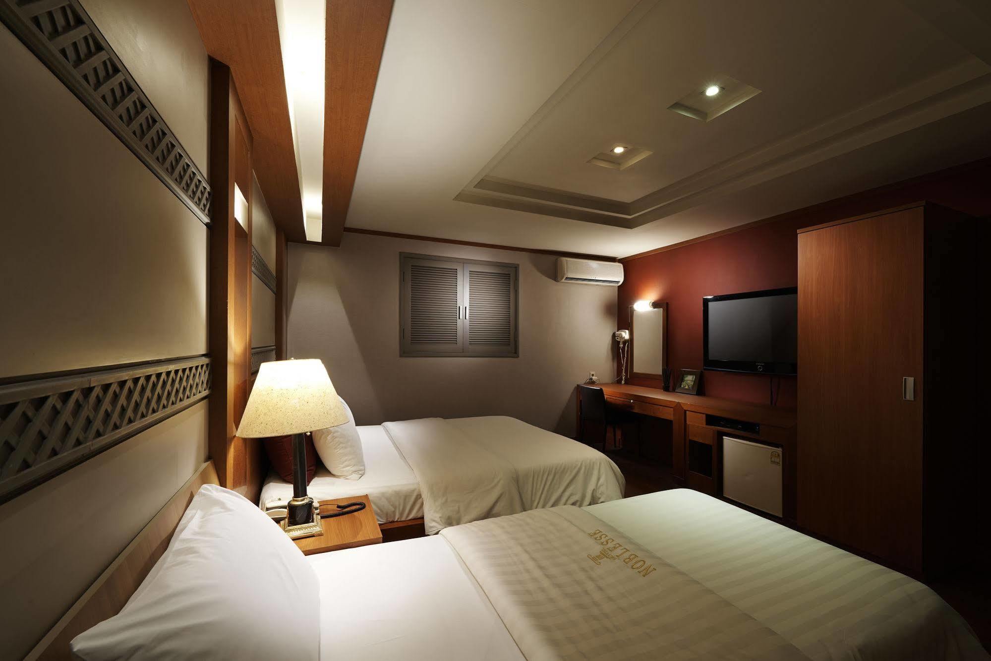 Hotel Noblesse, Yeoksam โซล ภายนอก รูปภาพ