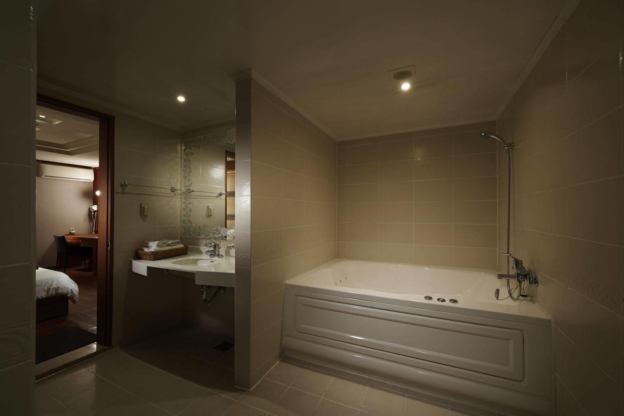 Hotel Noblesse, Yeoksam โซล ภายนอก รูปภาพ